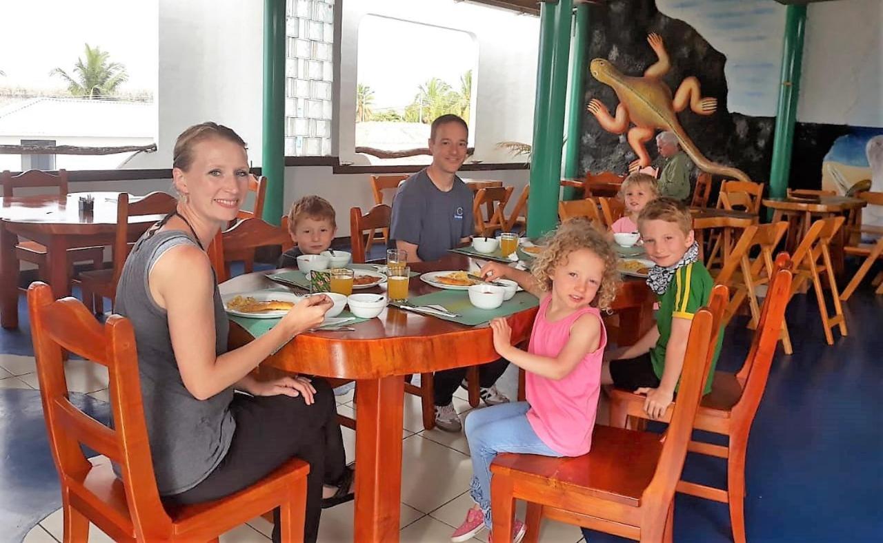 Hotel Coloma Galapagos Puerto Ayora  Exteriör bild